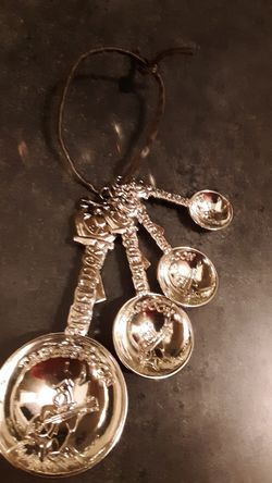 Yogis bear measuring spoons