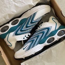 NIKE AIR MAX TW MENS SIZE 12 (BRAND NEW - NEVER WORN)