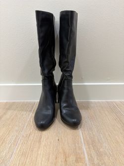 Woman’s boots 7 1/2