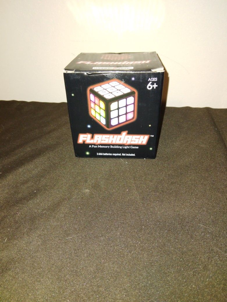  Brand new Flashdash Cube 