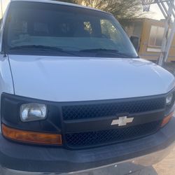 2008 Chevy 3500 Extended Express 