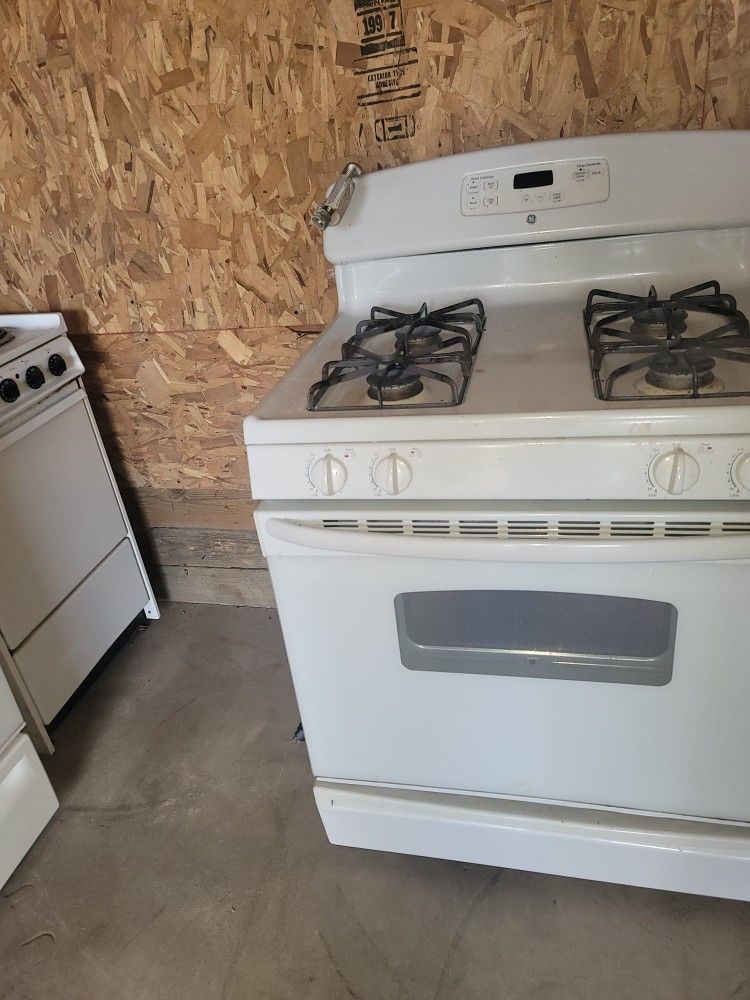 GAS STOVE
