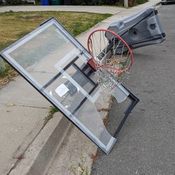 FREE: Basketball Hoop - Must Pickup.