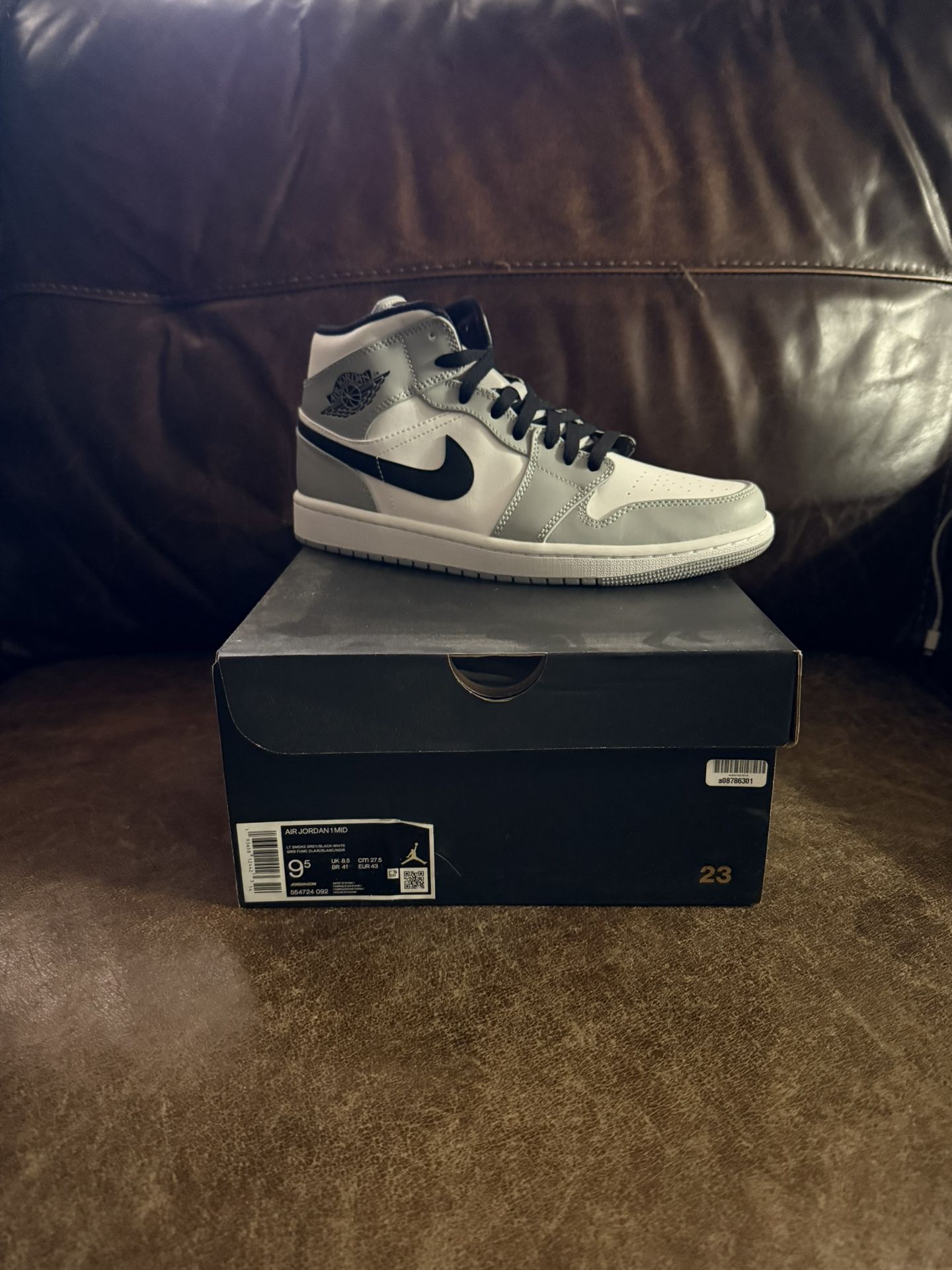 Jordan 1 Mid Light Smoke Grey