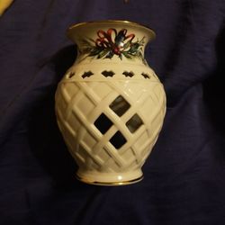 Precious Lenox Holiday Gold-Banded Fragrance Warmer
Must÷ Sell Make Reasonable Offer