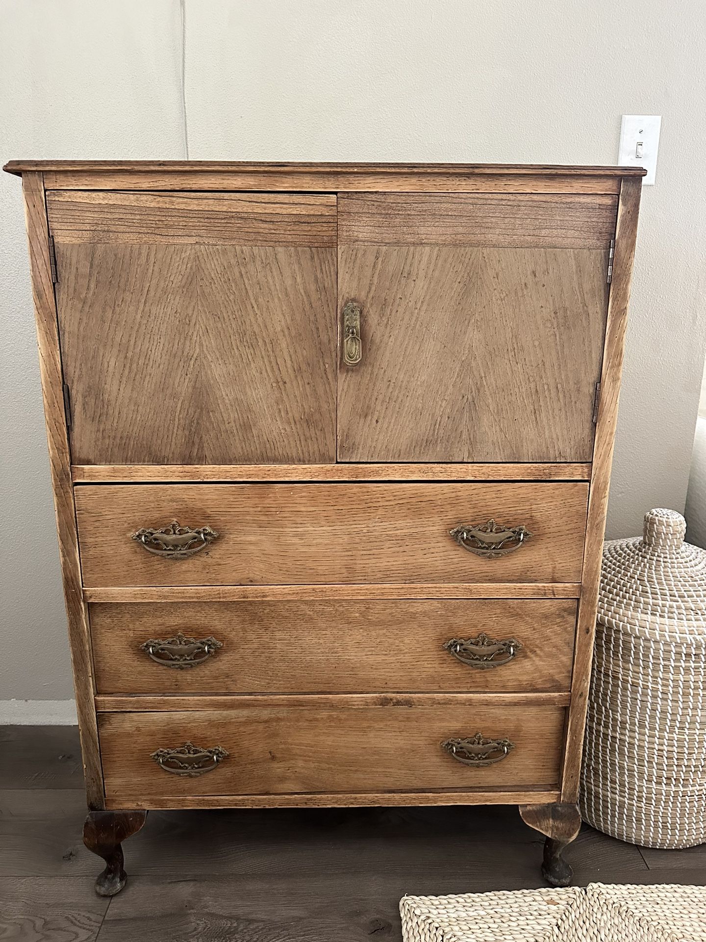 Dresser / Cabinet