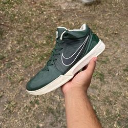 Nike Kobe 4 x Undefeated  (10M)