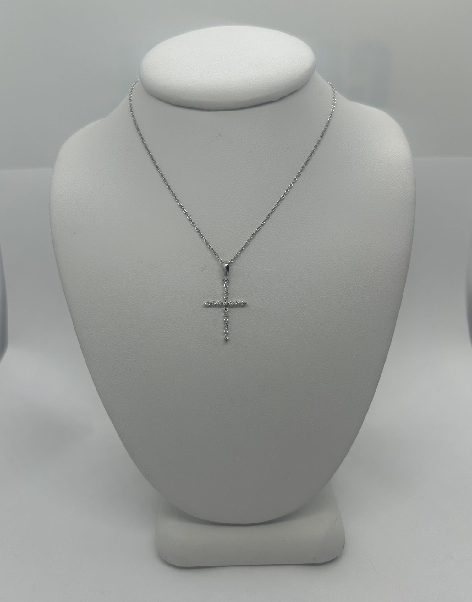 Necklace 14k White Gold Crucifix