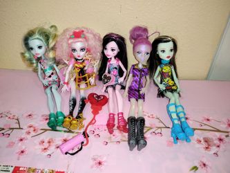 Monster high dolls excellent condition like new all with shoes $40 takes all of them together as a set