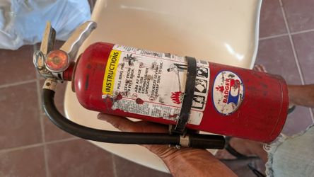 Charged fire extinguisher $18 functional working
