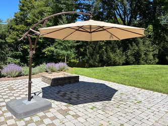 Cantilever Offset Patio Umbrella with Base