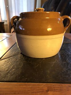 Vintage stoneware, possibly yellowware, glazed Carmel and tan bean crock