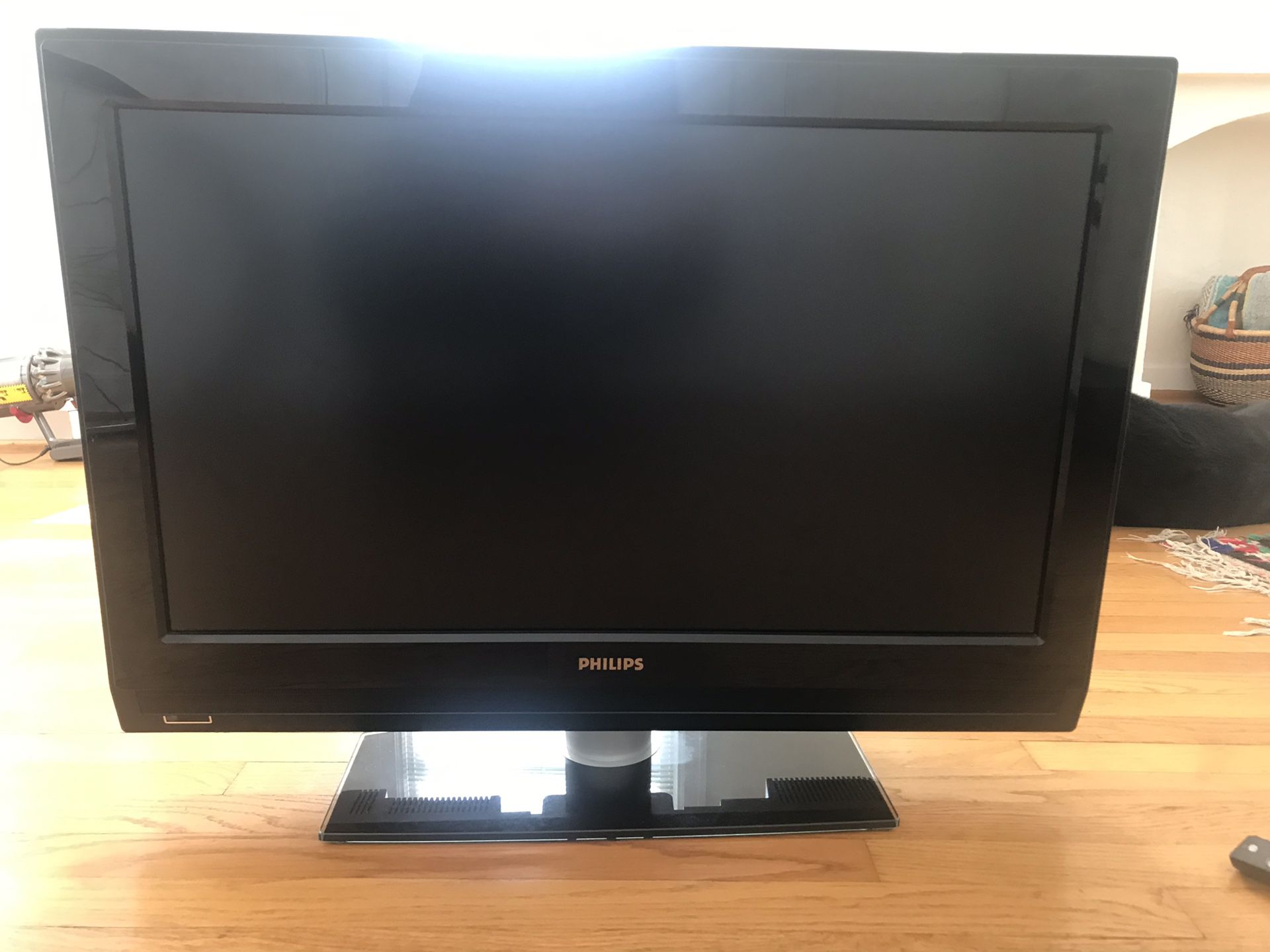 Phillips 32” LCD Flat screen TV
