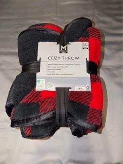 Brand new cozy throw blanket oversized 60x72 inches reversible sherpa red