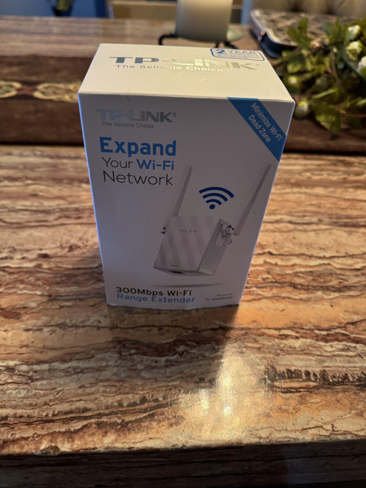 TP-Link wi-Fi Extender comes with a bonus Wi-Fi repeater both in like new condition.
