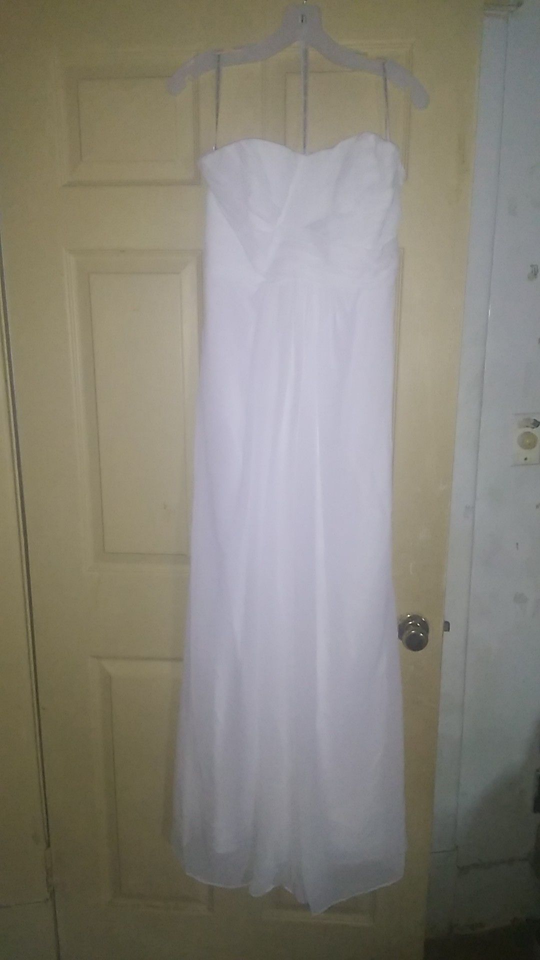 Brand new never wore David bridal Beach wedding dress. NEED THIS GONE TODAY ONLY