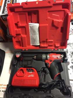 Milwaukee 1/2 hammer drill driver kit