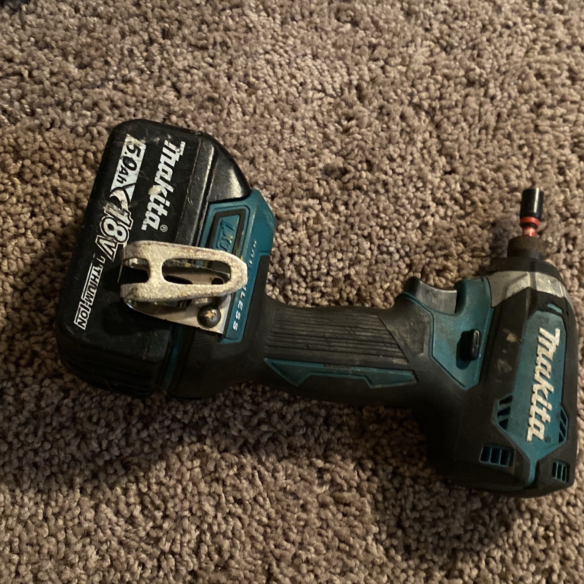 MAKITA DRILL 5.0 18v