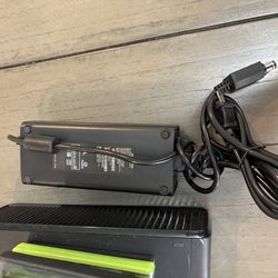 Xbox 360 juegos y 2 controles