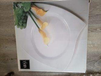 Mikasa flat 16" white color dish