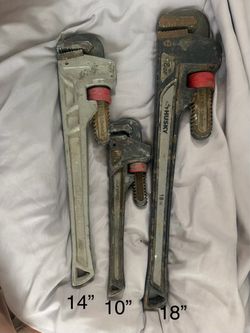 Husky pipe wrench