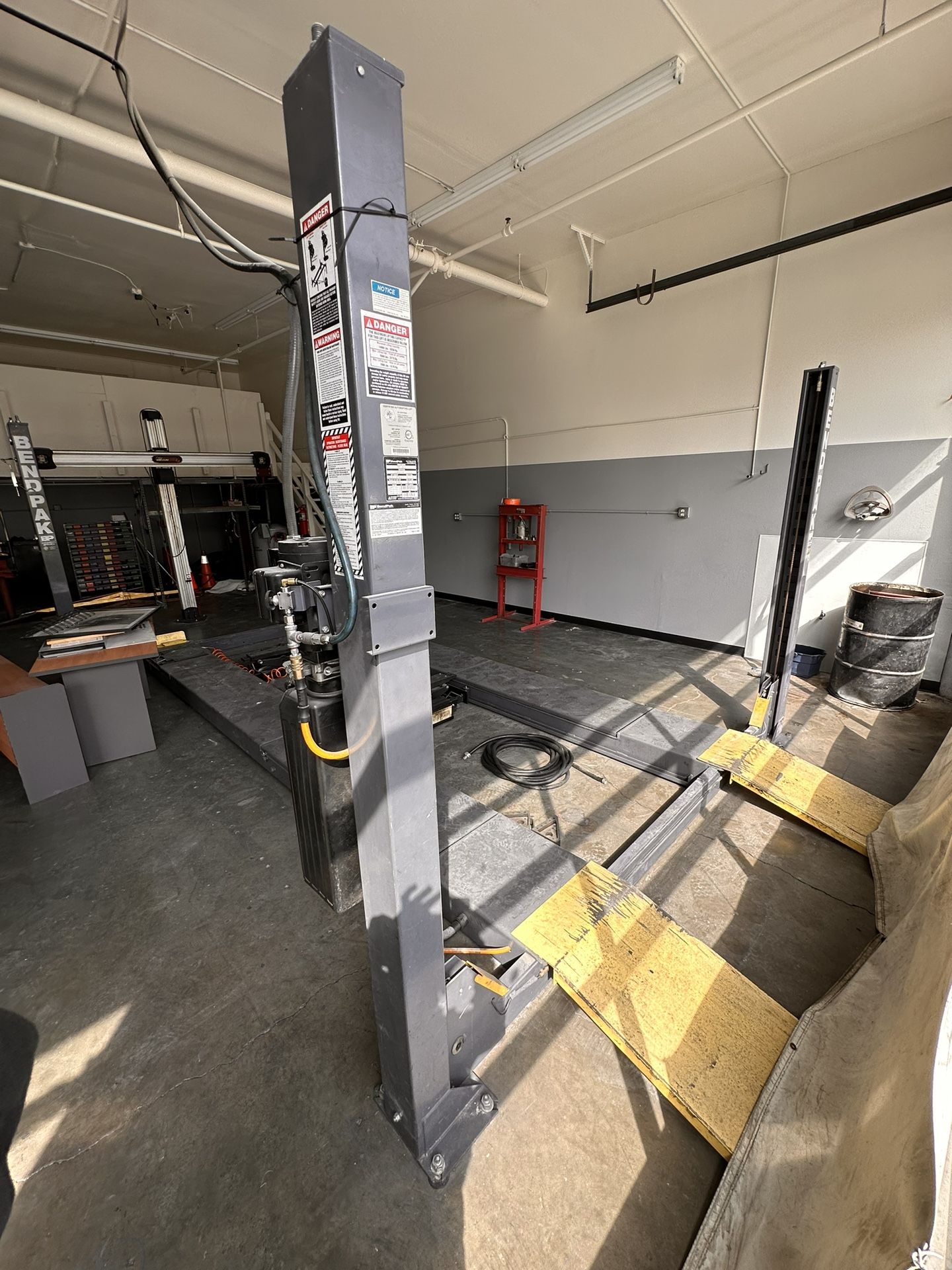 Mechanic Shop Equipment. Lift, Alignment Machine, Bendpak 