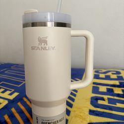 STANLEY Quencher H2.0 Tumbler 40 OZ (BRAND NEW) plus The All Day Cross-Body Carry Strap