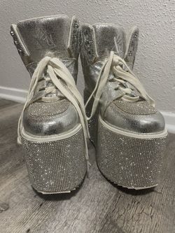 YRU Cozmo Sparkly Boots Size 9