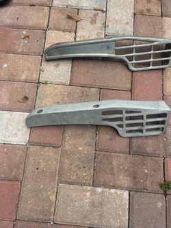 379 Peterbilt Left Front Fender Step Brace