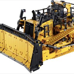 Technic App-Controlled Cat D11 Bulldozer 42131 Building Set for Adults (3,854 Pieces) 