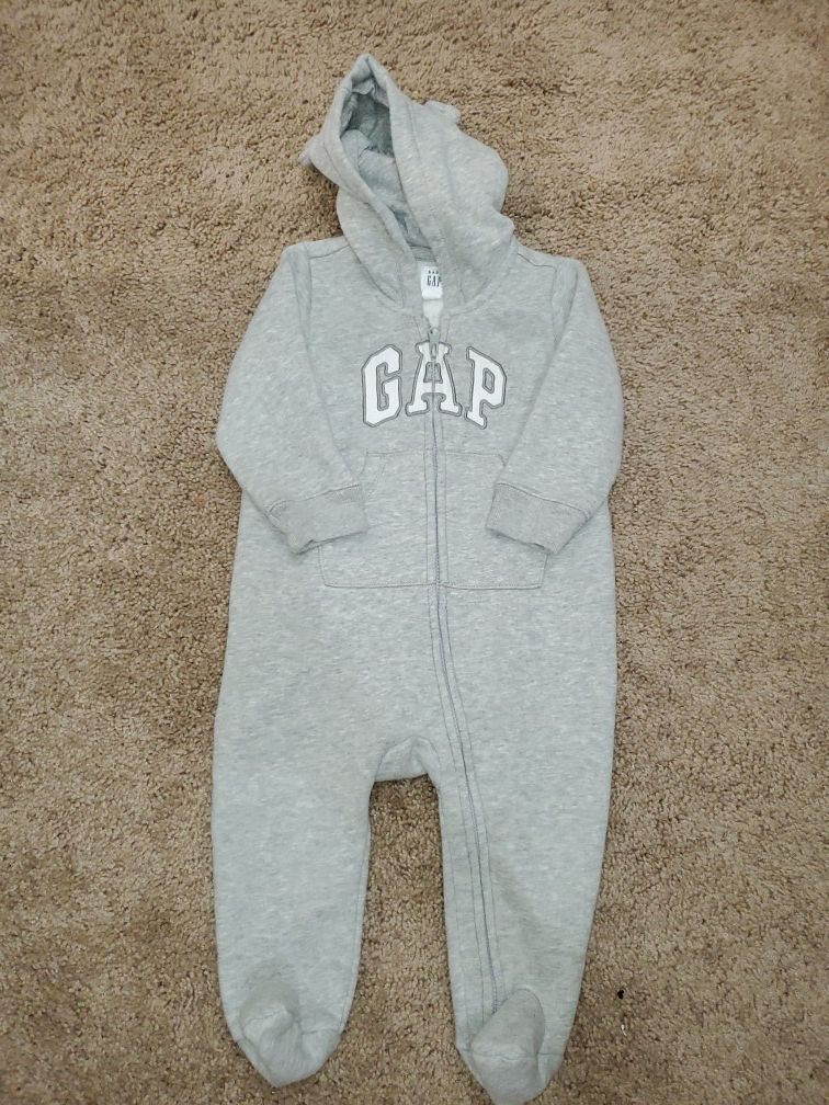 Gap baby outfit/ sweater