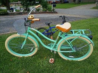 Huffy Deluxe Women's Beach Cruiser Bike