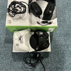 Xbox series S with Two controllers And Turtlebeach Headset