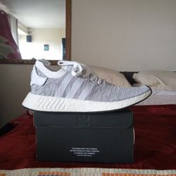 Adidas NMD R2 Primeknit Size 11.5 Brand New 