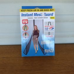 Instant Mesh Guard Hands-Free Screen Door
