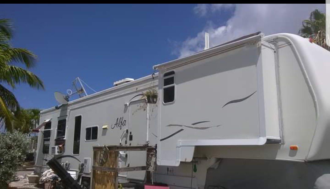 2003 40ft 5th wheel priced to sell
