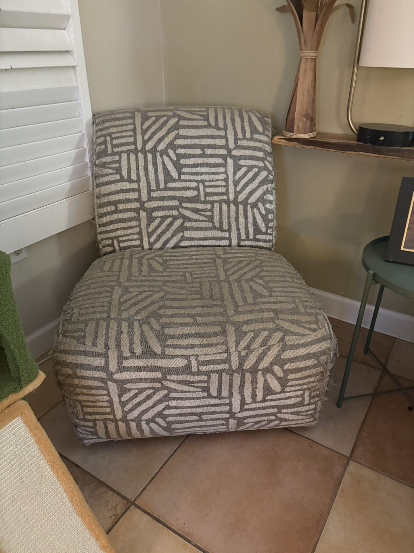 Rooms to go swivel chair