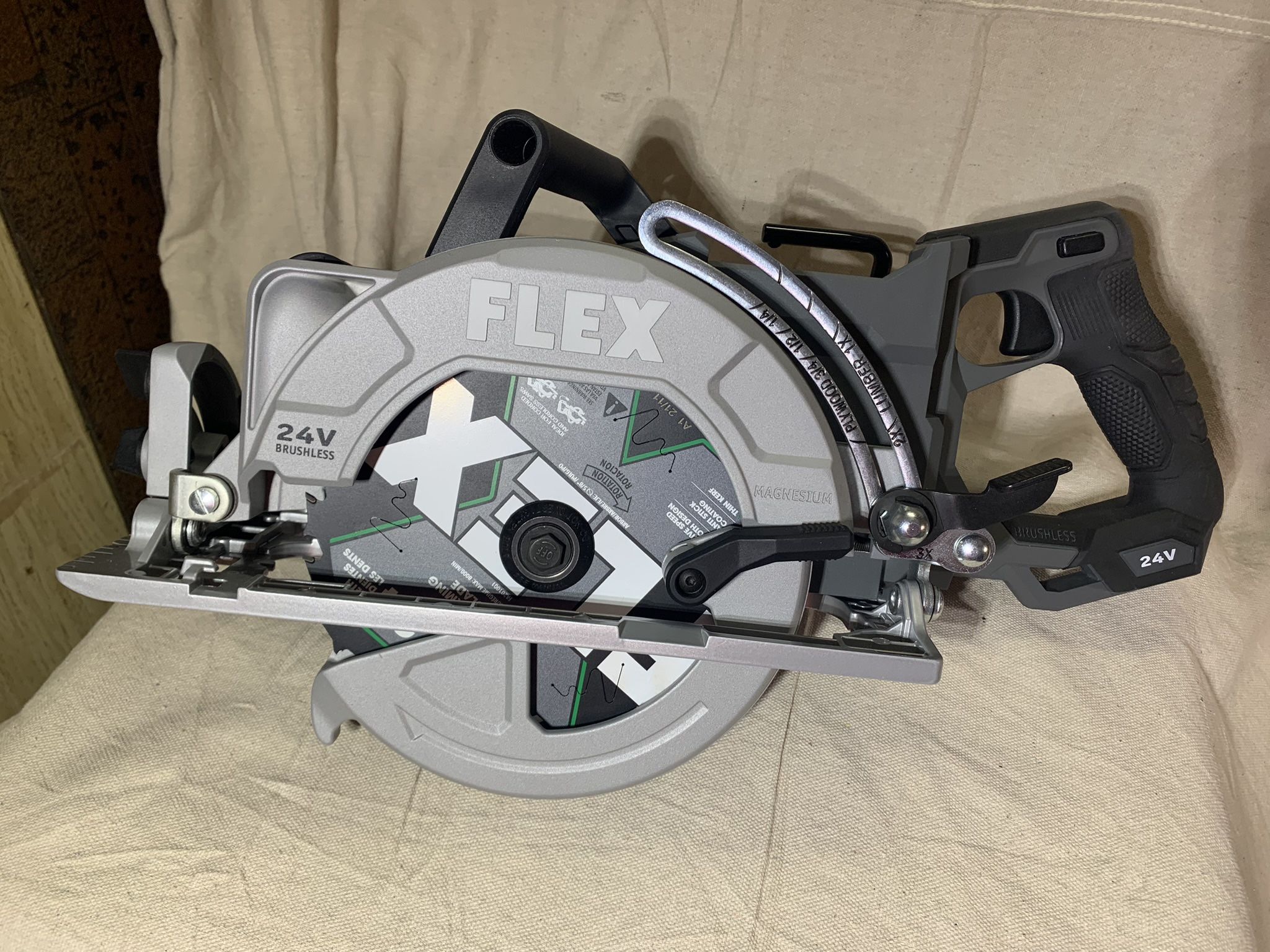 FLEX Rear Handle Circular Saw Charger And Bag