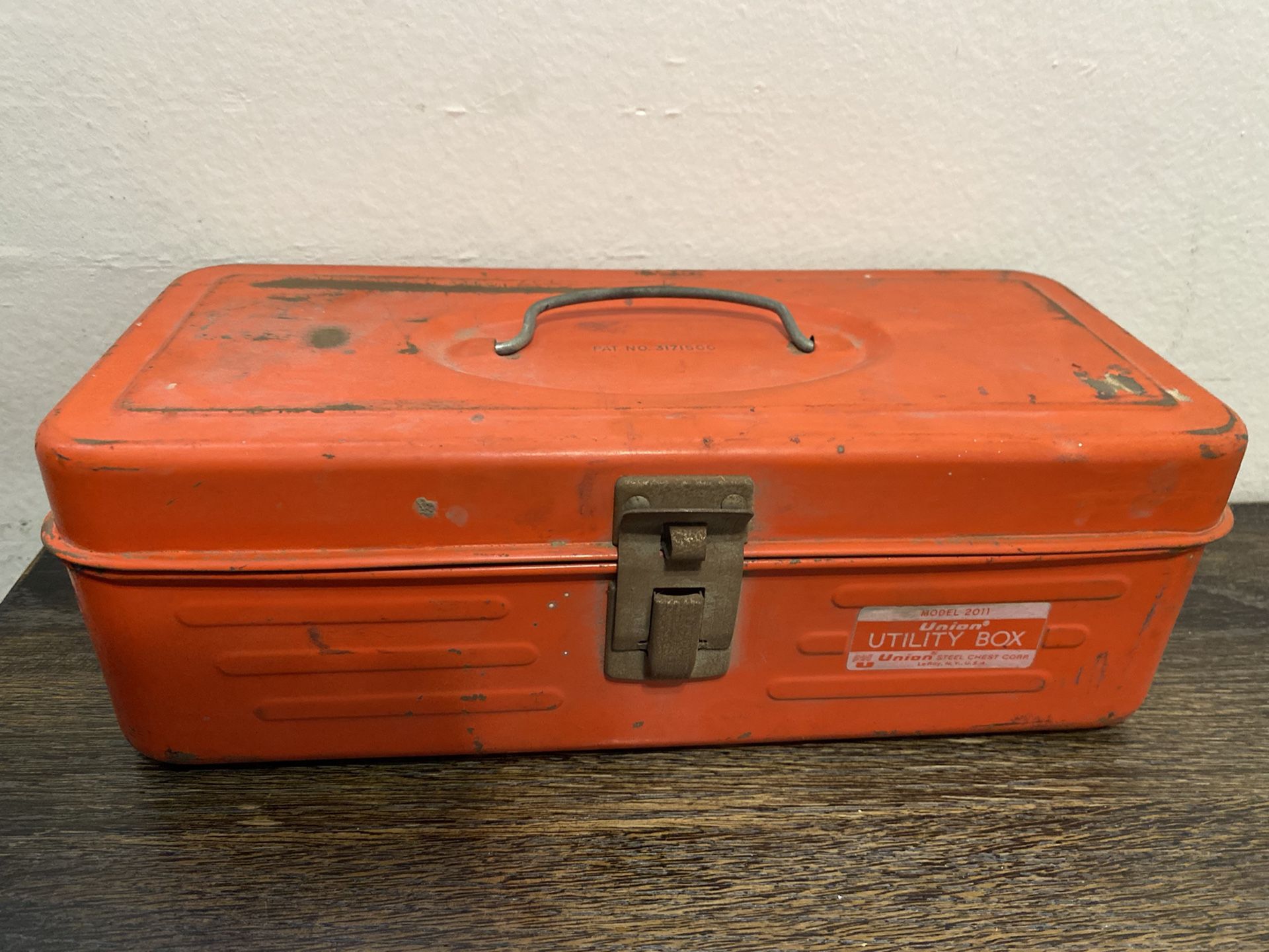 VINTAGE UNION STEEL METAL TACKLE TOOL BOX UTILITY CHEST FISHING Model 2011 USA