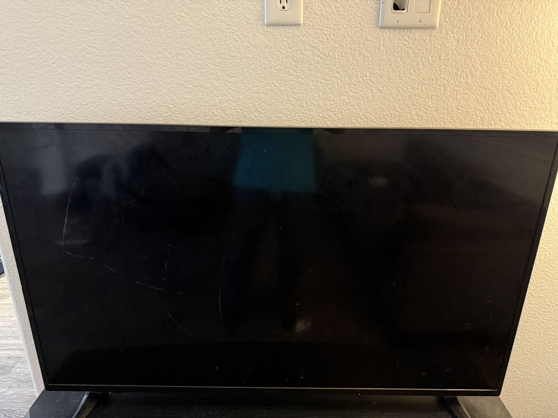 📺 INSIGNIA 50” 4K UHD Smart Fire TV – Excellent Condition – $120