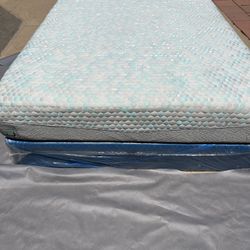 Queen Memory Foam Mattress ONLY!!! Retail Price $2500