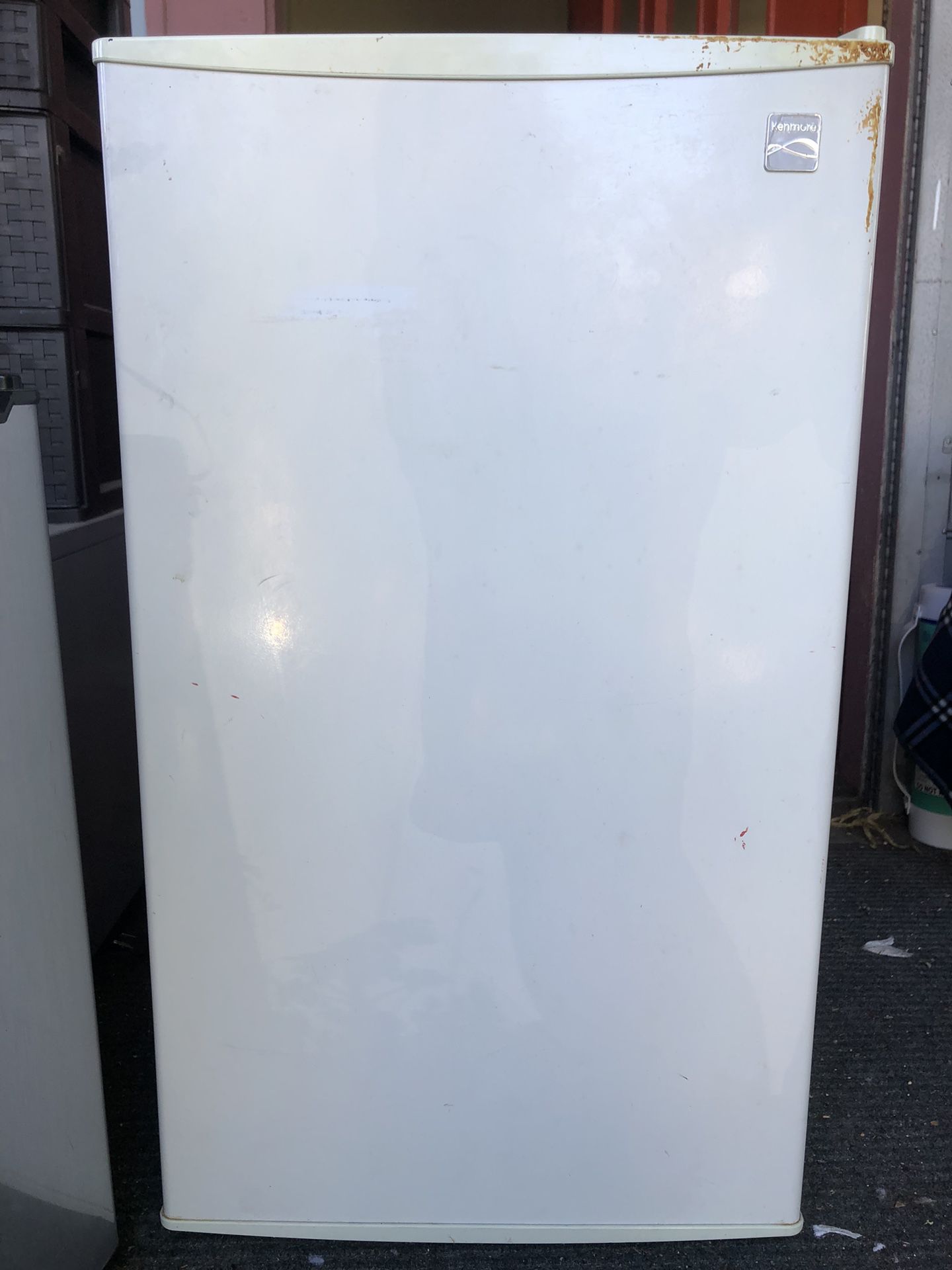 Refrigerator ( L Mini W/ Freezer ❄️✨)