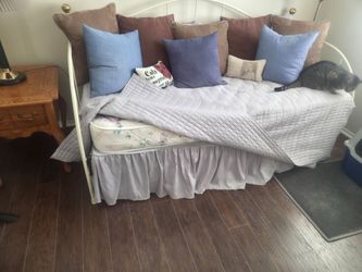 Trundle bed.  Free, just pick it up!