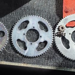 1 new T8f 54T Sprocket, 1 new T8f  64T, and used  T8f 72T & new  T8f 10th tooth with extra chain master
