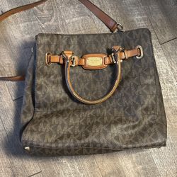 Micheal Kors Leather Purse