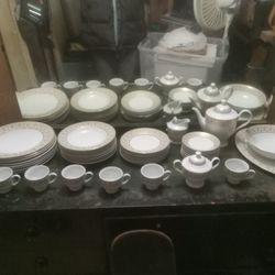 45 Piece China Set