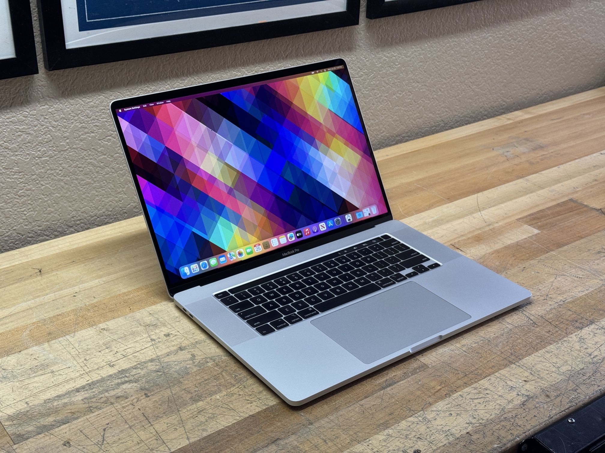 2019 16” MacBook Pro - 2.4 GHz i9 - 32GB - 500GB - 4GB Video