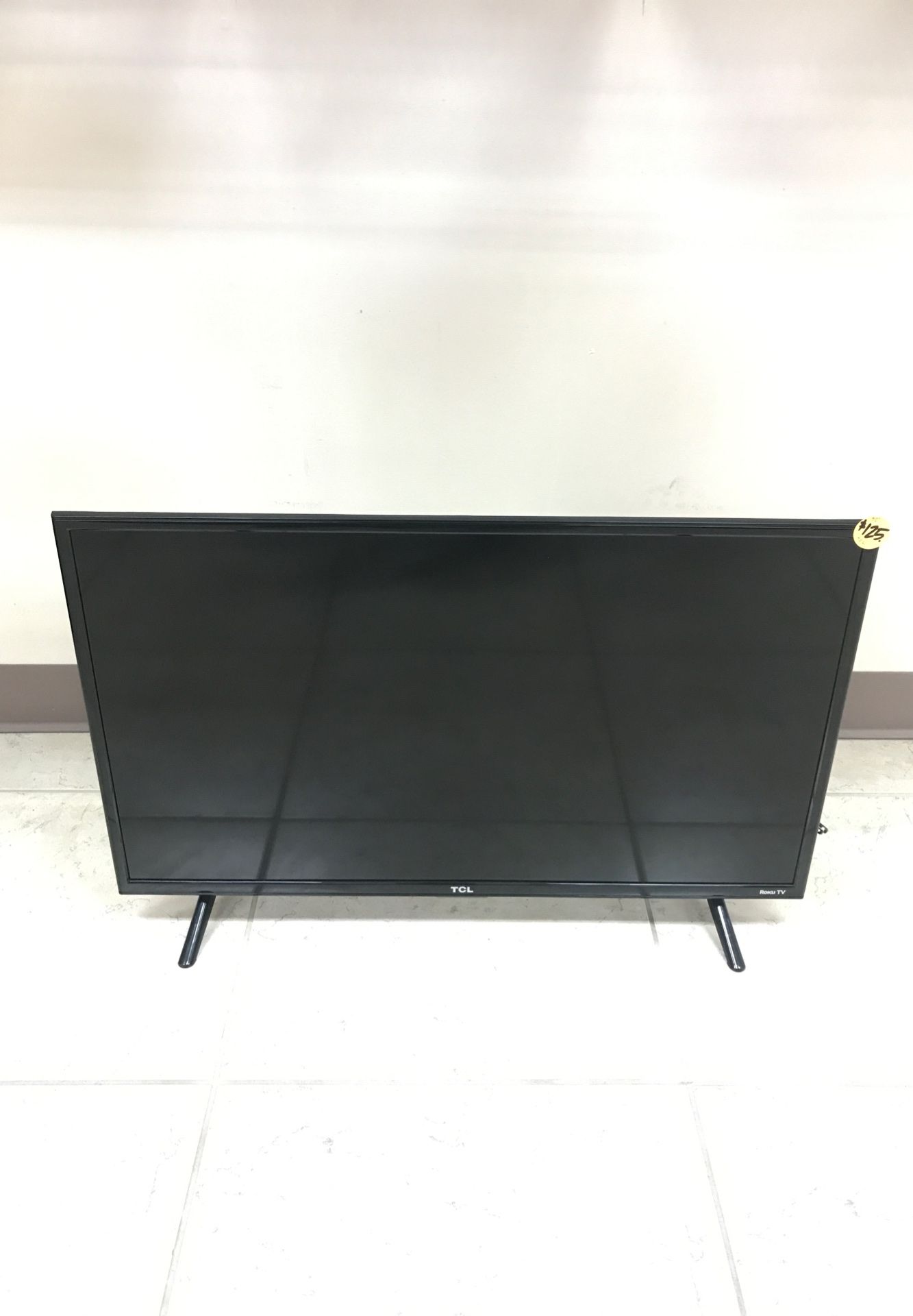 EXCELLENT CONDITION !!! 32” TCL ROKU TV MODEL 32S301.