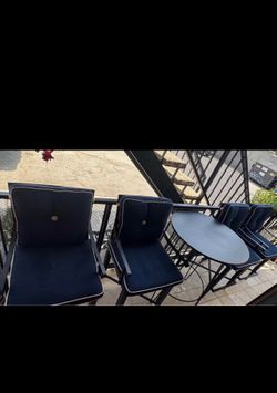 Montoro Outdoor Barstools & Round Bar Height Table - Kreiss