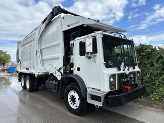 2011 Mack MRU613